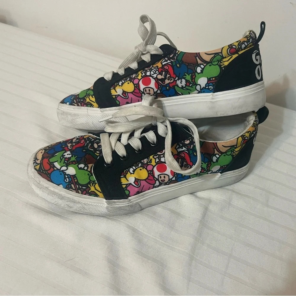 Nintendo Super Mario Ground-Up Canvas Lace-Up Sneaker Shoes Unisex Youth Size 4